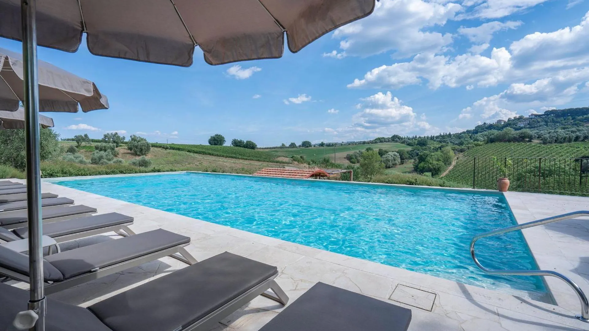 Punteriolo Family Apartment, Nice Garden, Pool, モンタイオーネ イタリア